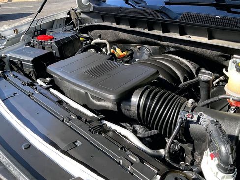 Used 2022 Chevrolet Suburban RST w/ Luxury Package image 32