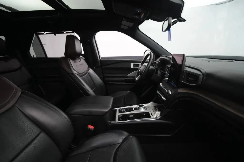 Used 2020 Ford Explorer Platinum w/ Premium Technology Package AWD/4WD image 55