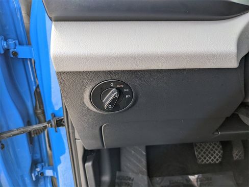 Certified 2022 Volkswagen Taos SE image 28