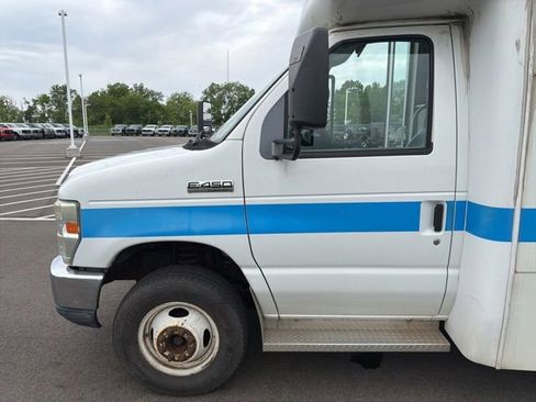 Used 2011 Ford E-450 and Econoline 450 Super Duty w/ Shuttle Bus Prep Pkg RWD image 14