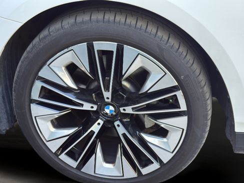 Used 2025 BMW 530i RWD image 36