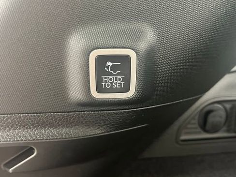 Used 2023 Jeep Grand Cherokee Overland image 38