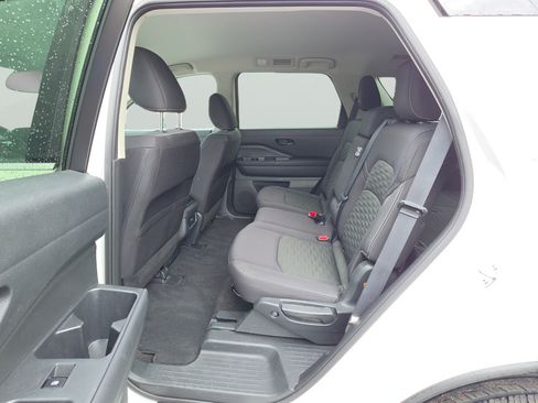 Used 2025 Nissan Pathfinder SV FWD image 16