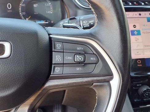 Used 2022 Jeep Grand Cherokee L Limited AWD/4WD image 17