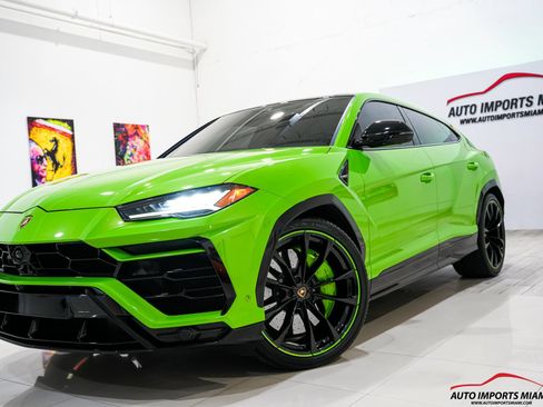 Used 2022 Lamborghini Urus AWD/4WD image 35