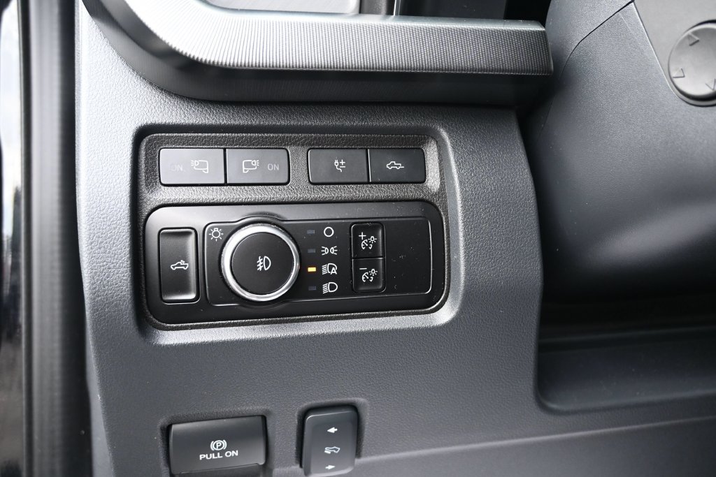 Used 2024 Ford F350 Platinum AWD/4WD image 4