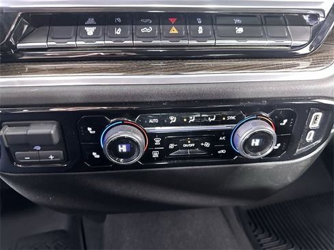 Used 2025 Chevrolet Silverado 2500 LT w/ Convenience Package image 16