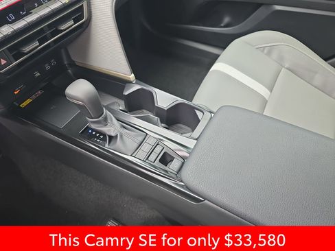 Used 2026 Toyota Camry SE FWD image 30