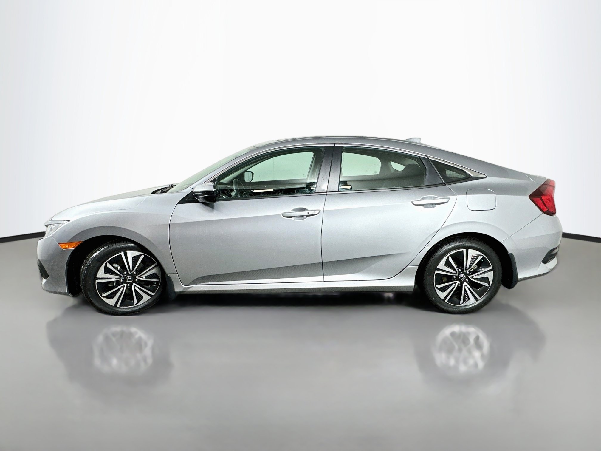 Used 2017 Honda Civic EX-T image 4