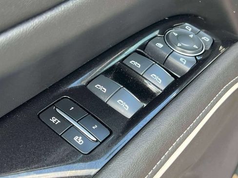 Used 2024 Cadillac Escalade ESV Premium Luxury AWD/4WD image 21