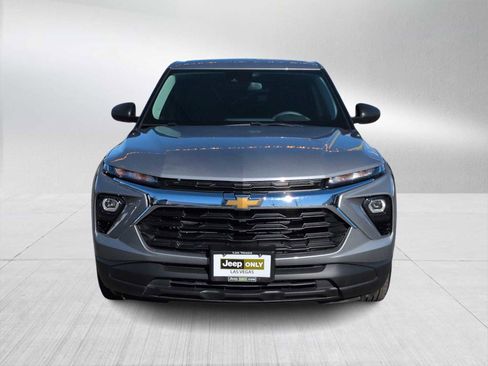 Used 2025 Chevrolet TrailBlazer LS image 3