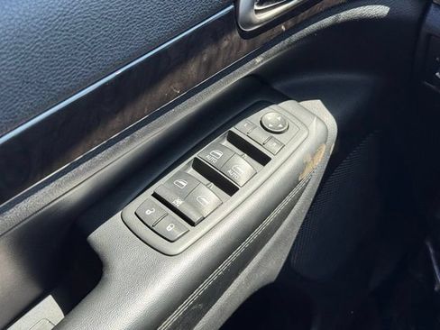 Used 2012 Jeep Grand Cherokee Laredo w/ Laredo E Group AWD/4WD image 30