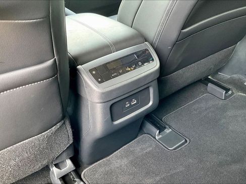 Used 2024 Nissan Pathfinder SL FWD image 11