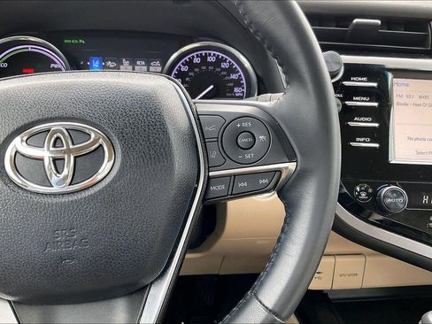 Used 2018 Toyota Camry XLE image 22