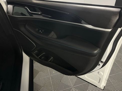 Used 2023 Jeep Grand Cherokee Trailhawk w/ Luxury Tech Group III image 34