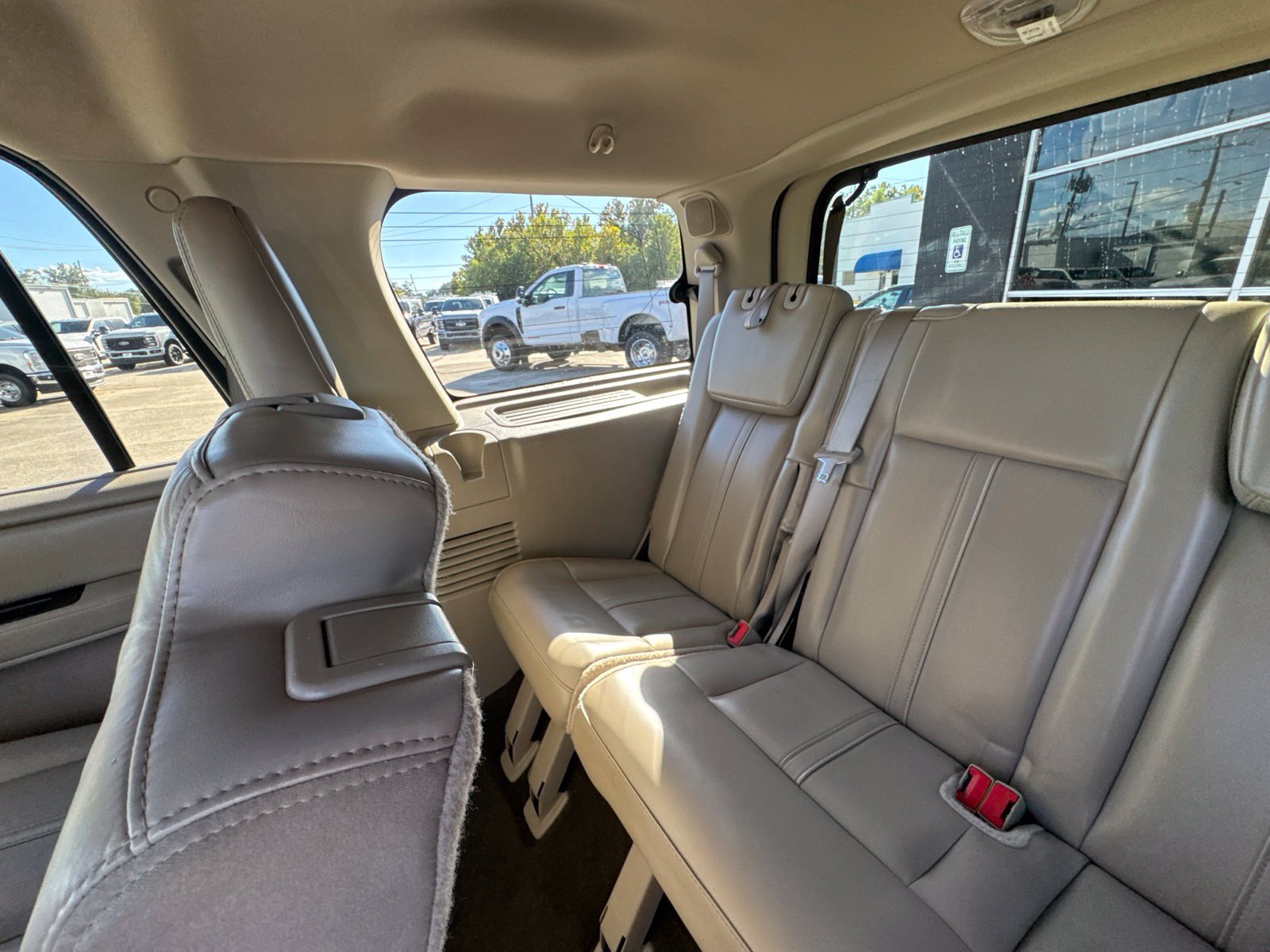 Used 2017 Lincoln Navigator Select RWD image 27
