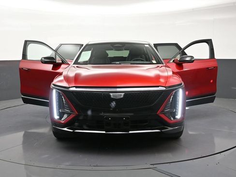 Used 2025 Cadillac Lyriq Sport AWD/4WD image 37
