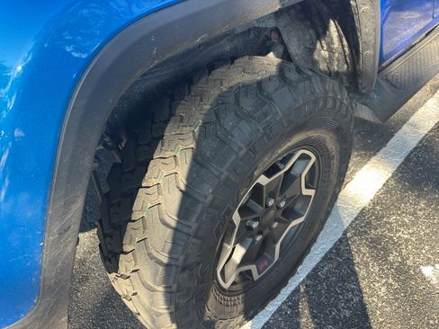 Used 2021 Jeep Gladiator Sport image 15