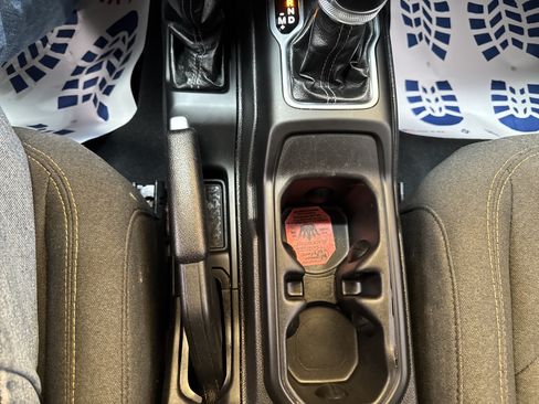 Used 2024 Jeep Wrangler Unlimited Sport AWD/4WD image 24