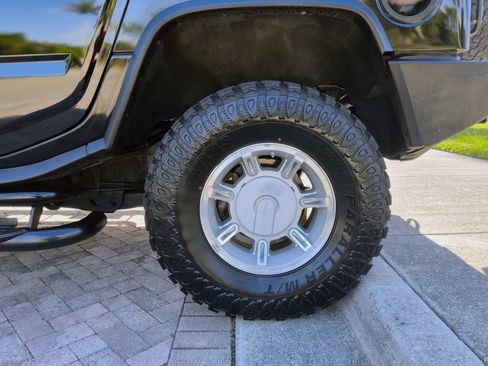 Used 2003 HUMMER H2 w/ Preferred Equipment Group AWD/4WD image 40