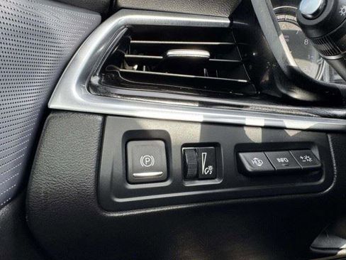 Used 2024 Cadillac XT6 Sport w/ Technology Package AWD/4WD image 23