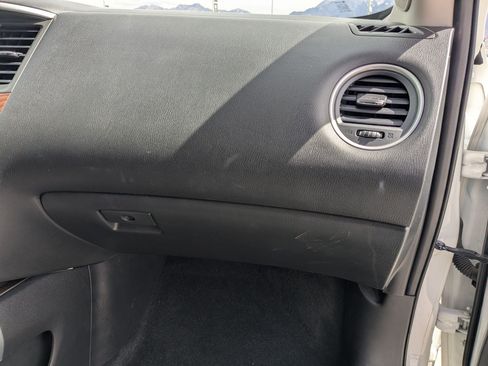 Used 2018 Nissan Pathfinder Platinum AWD/4WD image 32
