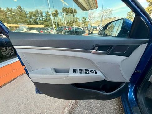 Used 2020 Hyundai Elantra SE image 21