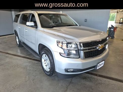 Used 2018 Chevrolet Suburban LT w/ Luxury Package AWD/4WD image 2
