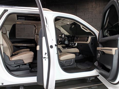 Used 2023 Ford Expedition Max Limited AWD/4WD image 28