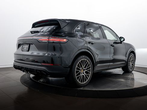 Certified 2023 Porsche Cayenne Platinum Edition AWD/4WD image 7