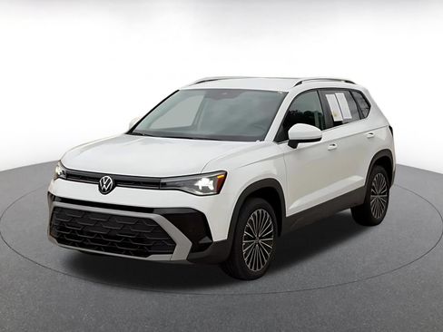 Used 2025 Volkswagen Taos SE FWD image 7