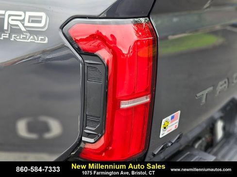 Used 2024 Toyota Tacoma TRD Off-Road image 9