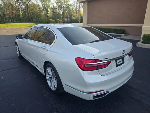 Used 2018 BMW 750i xDrive image 9