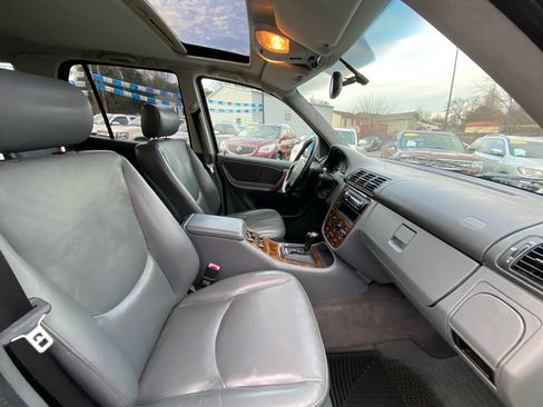 Used 1999 Mercedes-Benz ML 320 4MATIC image 9