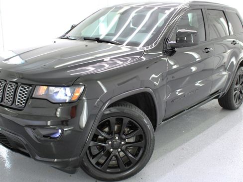 Used 2019 Jeep Grand Cherokee Altitude AWD/4WD image 13