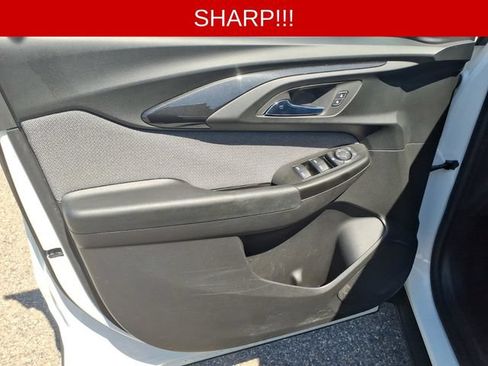 Used 2022 Chevrolet TrailBlazer LT w/ Convenience Package FWD image 8