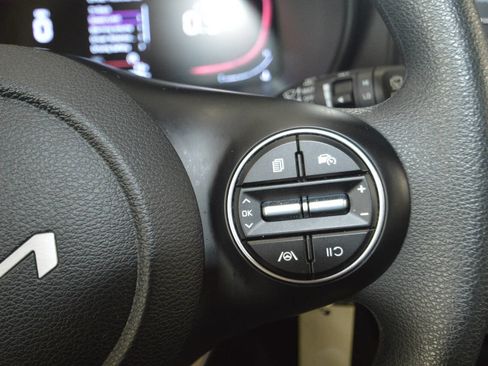 Used 2025 Kia Soul LX FWD image 28