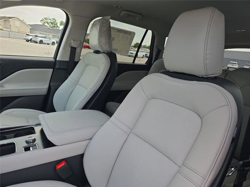 New 2026 Lincoln Aviator 2WD image 16