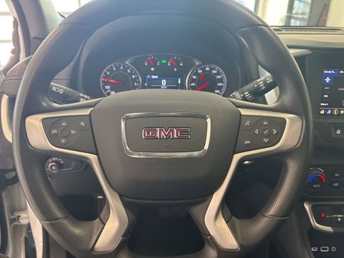 Used 2024 GMC Terrain SLE w/ Driver Convenience Package FWD image 12