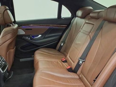 Used 2017 Mercedes-Benz S 550 Sedan image 18