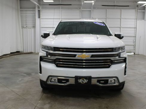 Used 2019 Chevrolet Silverado 1500 High Country w/ Technology Package AWD/4WD image 3