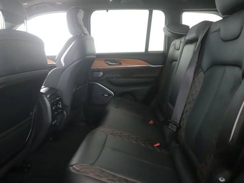 Used 2025 Jeep Grand Cherokee Summit image 30