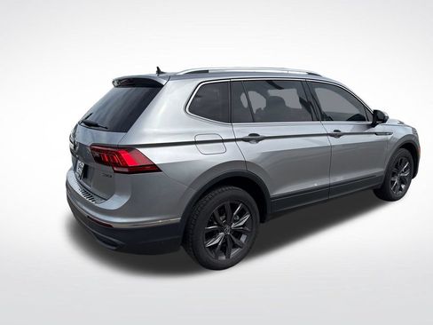 Used 2024 Volkswagen Tiguan SE w/ Panoramic Sunroof Package AWD/4WD image 5