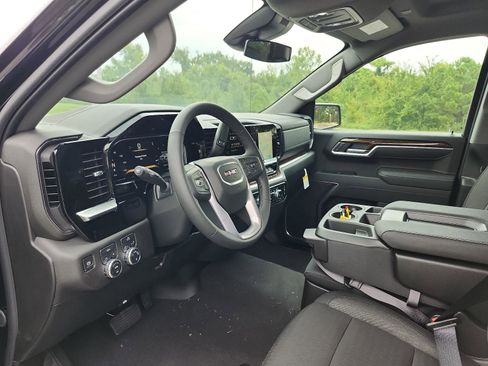 New 2026 GMC Sierra 1500 SLE image 11