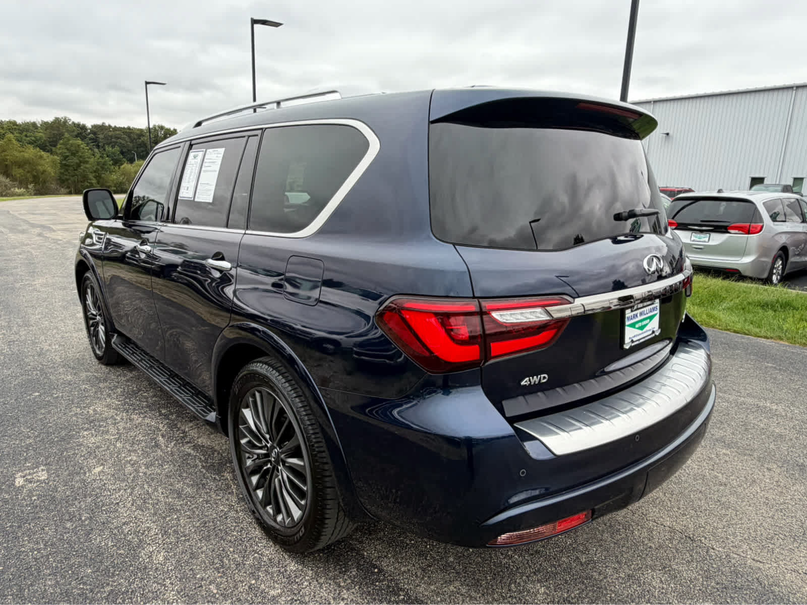Used 2024 INFINITI QX80 Sensory AWD/4WD image 4