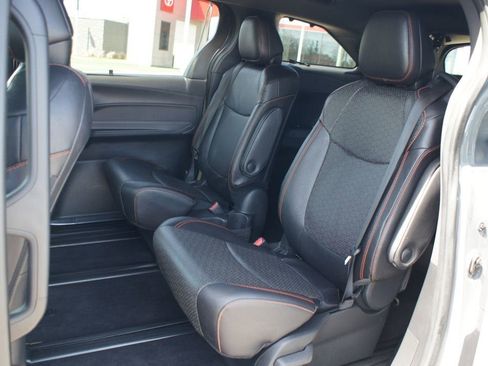 Used 2024 Toyota Sienna XSE w/ XSE Premium Package image 17