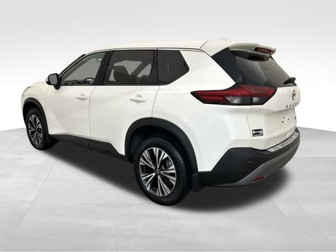 Used 2023 Nissan Rogue SV image 3