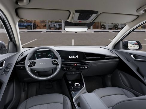 Used 2025 Kia Niro EX w/ EX Cold Weather Package FWD image 14