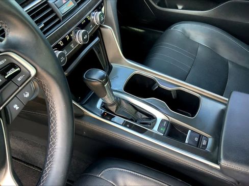 Used 2018 Honda Accord Touring image 16