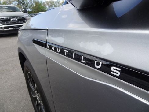 Used 2026 Lincoln Nautilus Premier image 17